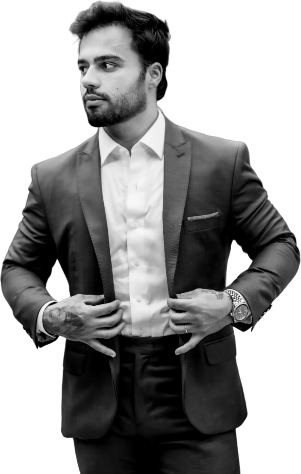 Ronan Mendes, de terno escuro e camisa branca